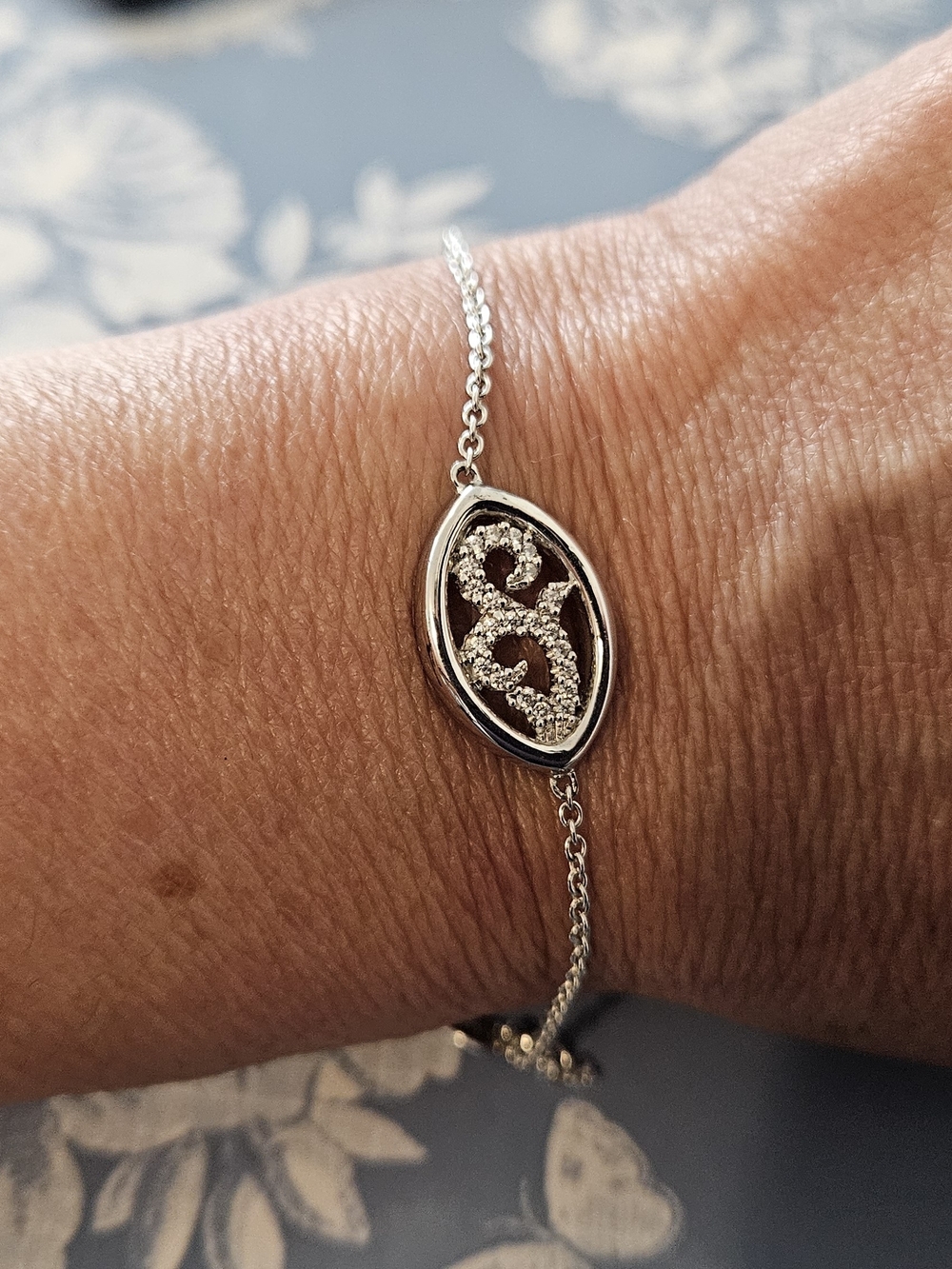 Delicate Silver Filigree Oval Bracelet in Silver
